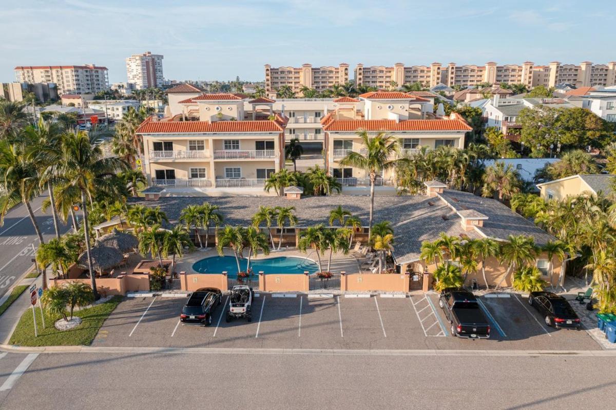 Walkable To Restaurants And Steps To The Beach! - Coconut Villa'S Suite 10 St. Pete Beach Exterior photo