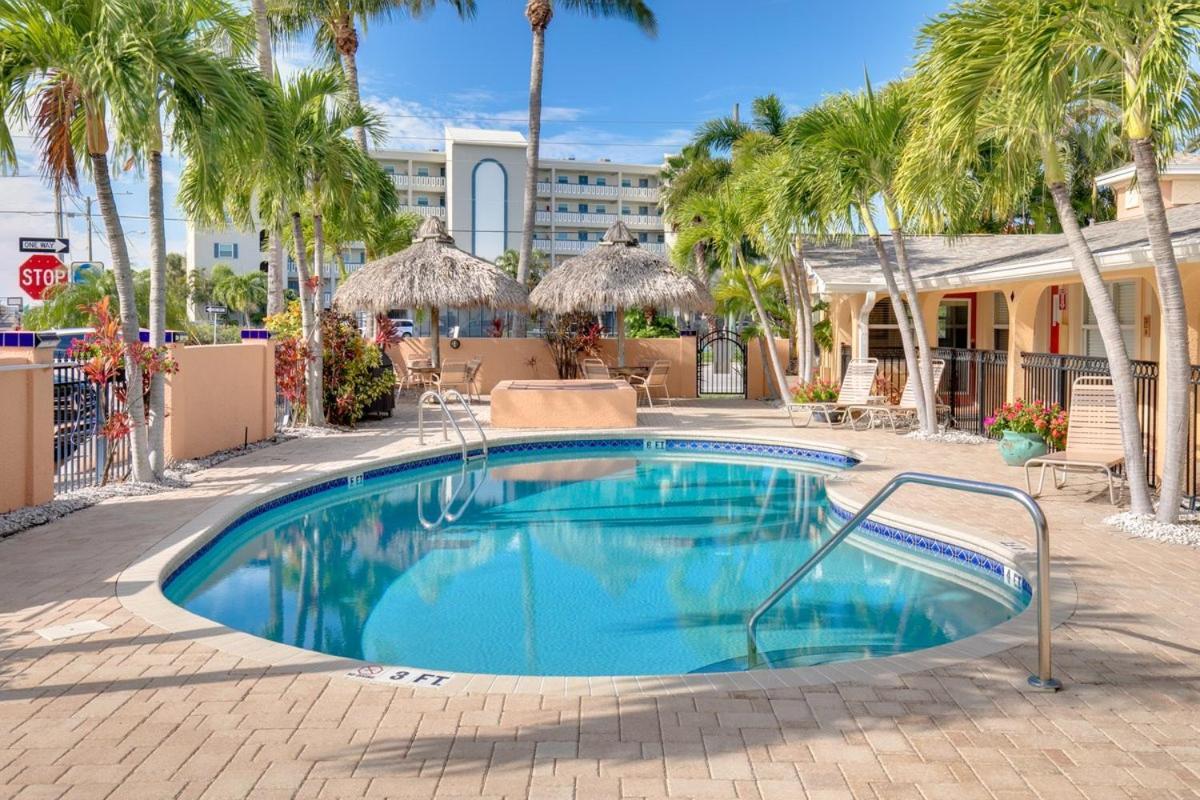 Walkable To Restaurants And Steps To The Beach! - Coconut Villa'S Suite 10 St. Pete Beach Exterior photo