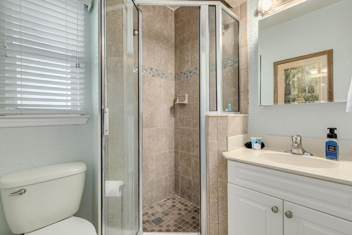 Walkable To Restaurants And Steps To The Beach! - Coconut Villa'S Suite 10 St. Pete Beach Exterior photo